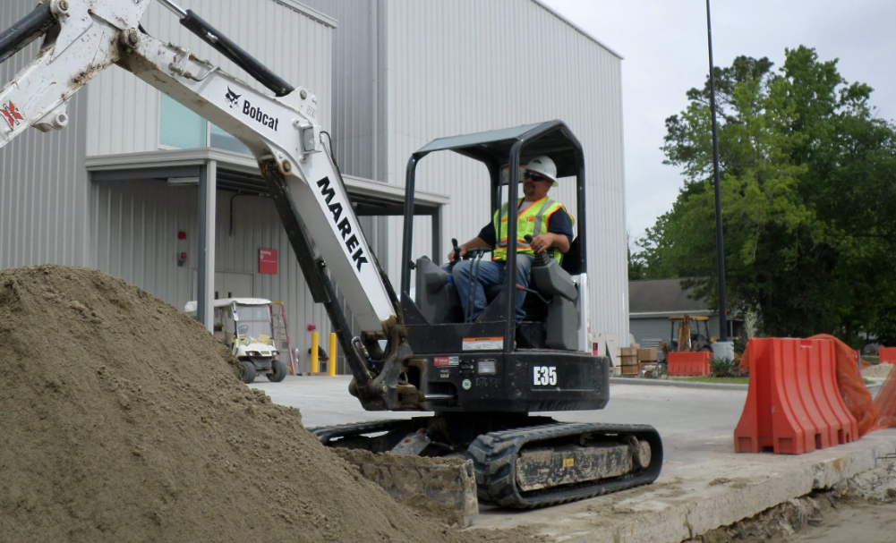 Fine grading and soil compaction for commercial site (11)